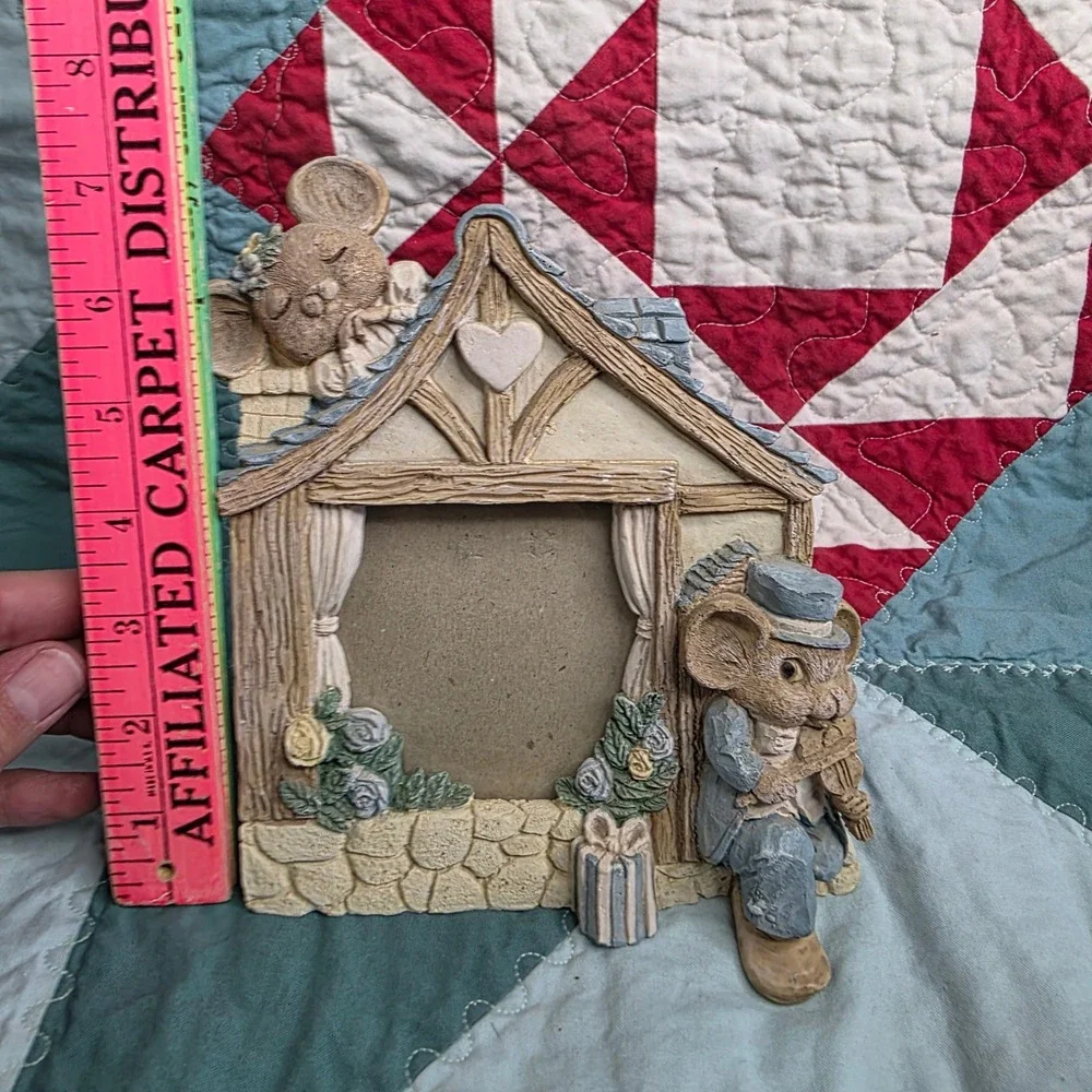 VTG Resin Mouse House Picture Frame Fiddler Sleeping Mice Cottagecore SMALL FLAW